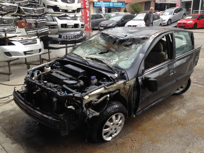 2004 MODEL KIA RİO SİYAH ARAÇTAN ÇIKMA VE SÖKME PARÇALAR