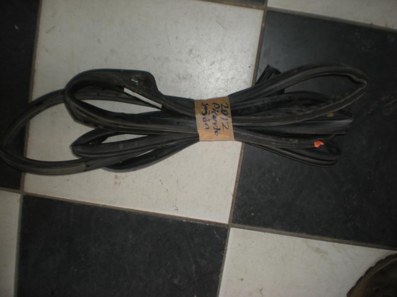 KIA PİCANTO ÇIKMA SAĞ ÖN KAPI FİTİLİ 2012 MODEL